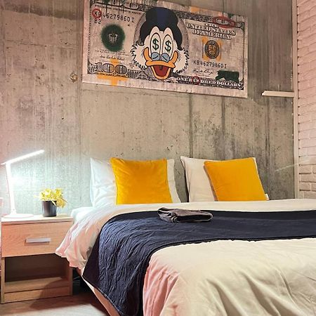 Moonlight Hostel Лвив Екстериор снимка
