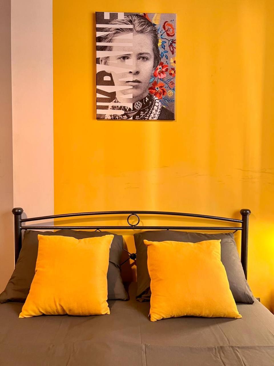 Moonlight Hostel Лвив Екстериор снимка