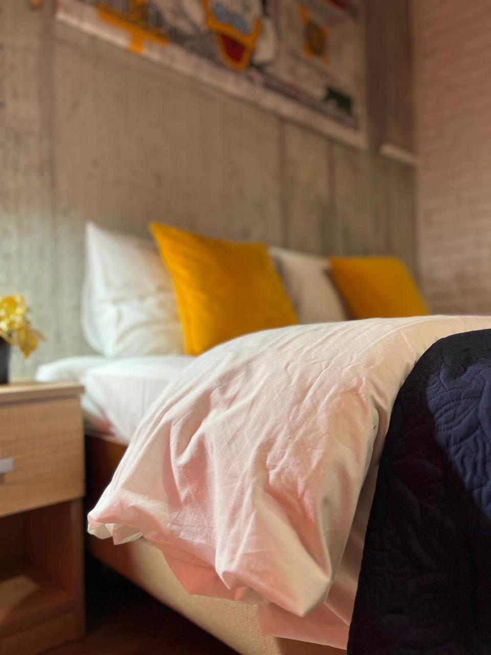 Moonlight Hostel Лвив Екстериор снимка