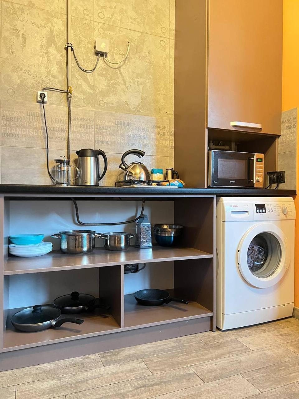 Moonlight Hostel Лвив Екстериор снимка