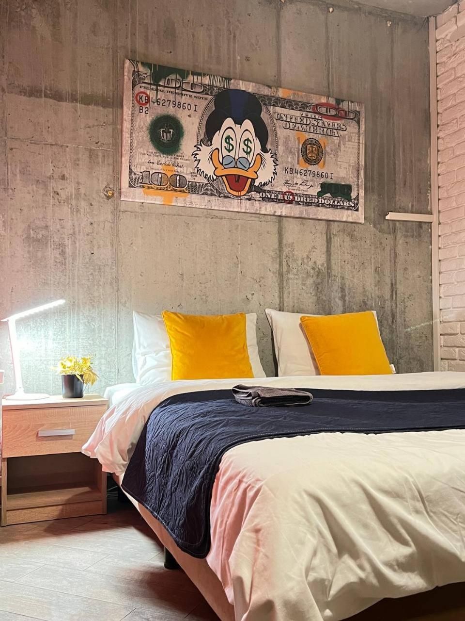 Moonlight Hostel Лвив Екстериор снимка